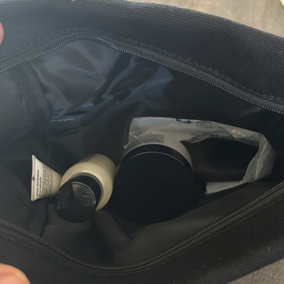 Philosophy pouch with skincare essentials - Picture 7 of 7
